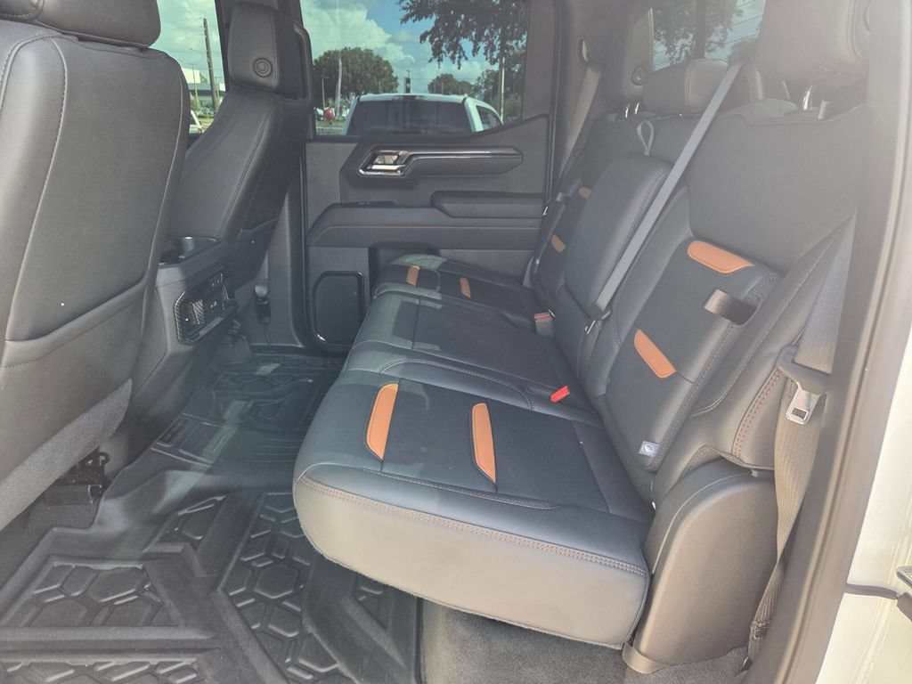 Used 2025 GMC Sierra 1500 AT4 w/ AT4 Premium Package AWD/4WD image 9