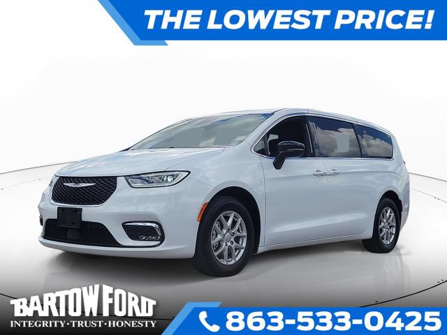 Used 2025 Chrysler Pacifica Select FWD image 1