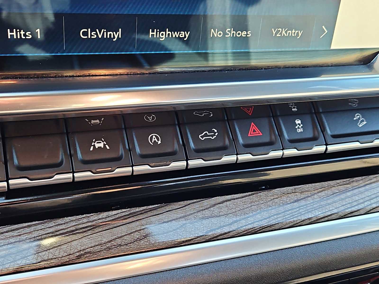 Used 2023 Chevrolet Silverado 1500 LT w/ Z71 Off-Road Package image 18