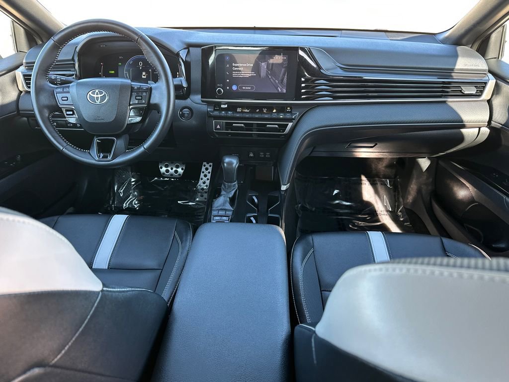 Used 2025 Toyota Camry SE image 14