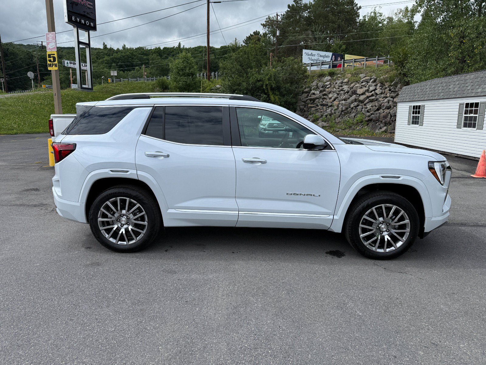 New 2027 GMC Terrain Denali AWD/4WD image 6