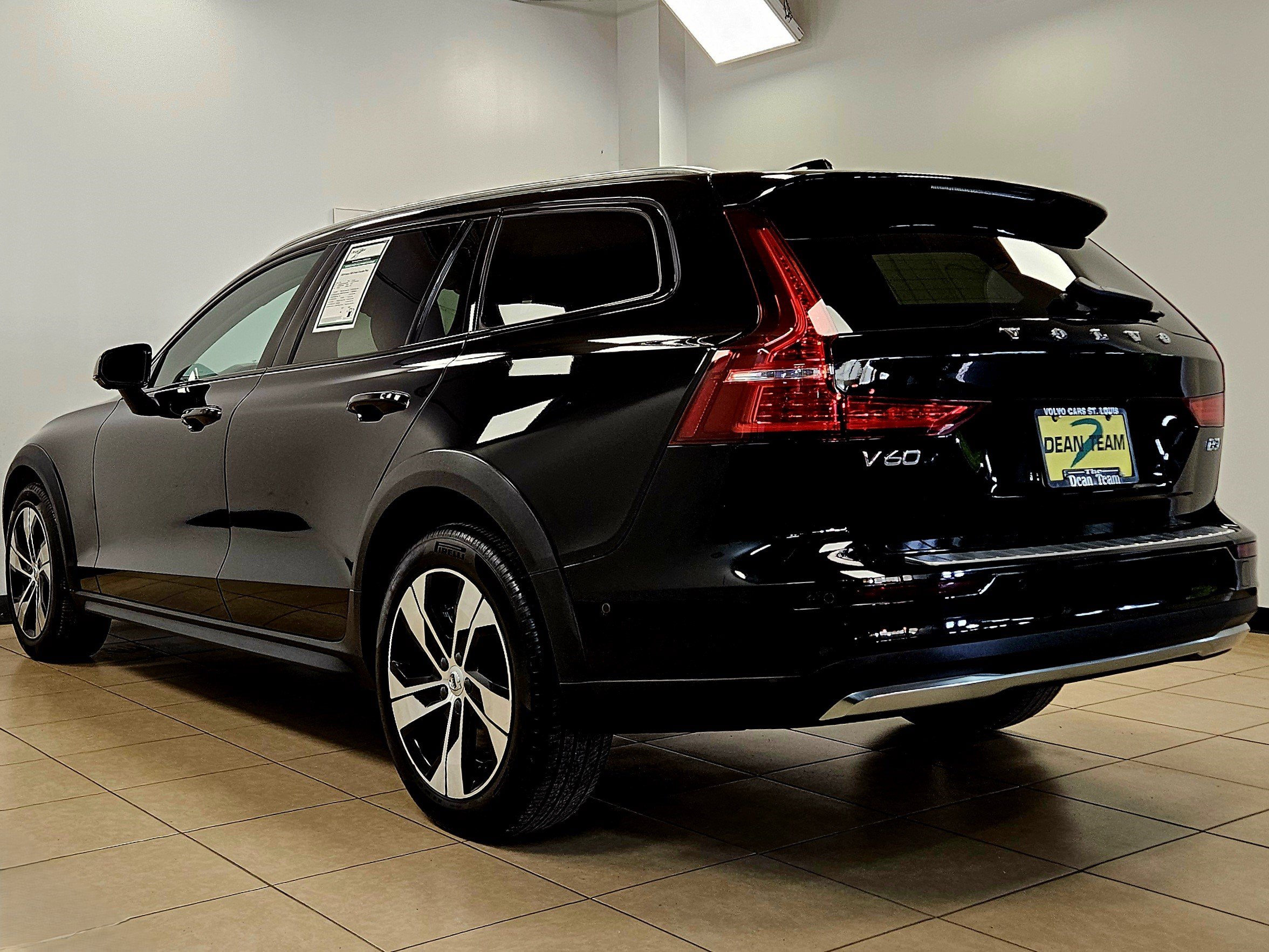 Used 2024 Volvo V60 B5 Cross Country Plus AWD/4WD image 5