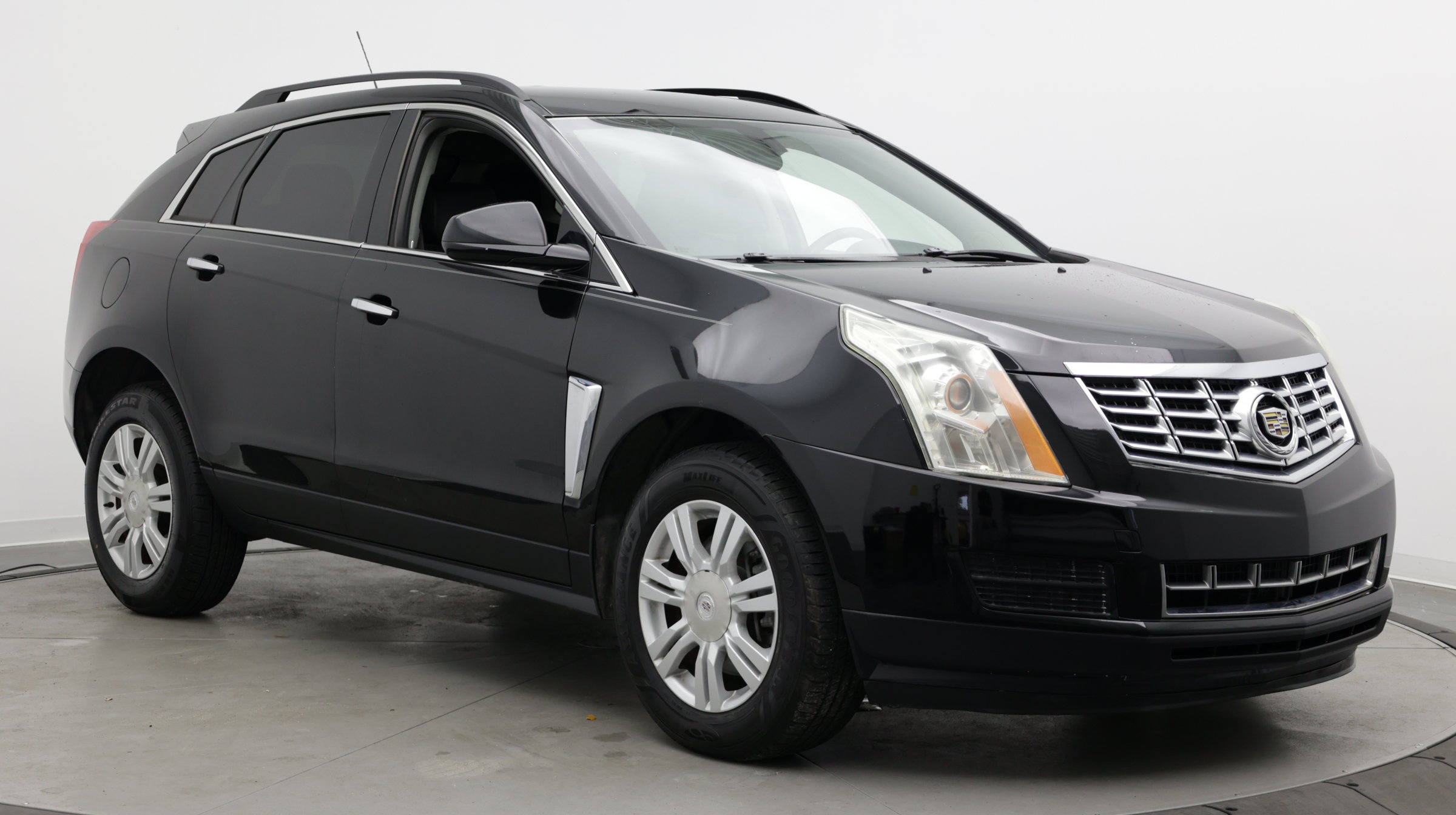 Used 2016 Cadillac SRX FWD image 3