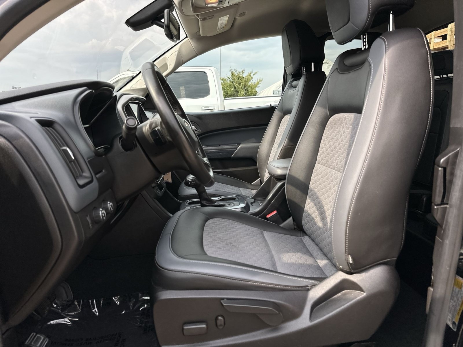 Used 2020 Chevrolet Colorado Z71 AWD/4WD image 14