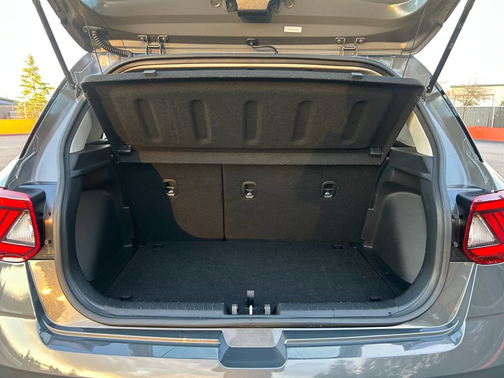 Certified 2025 Hyundai Venue SEL image 24