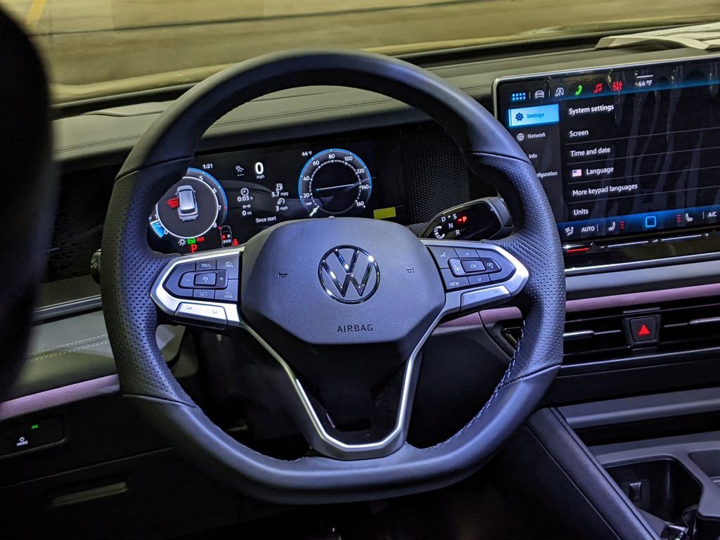 New 2026 Volkswagen Tiguan SE R-Line AWD/4WD image 14