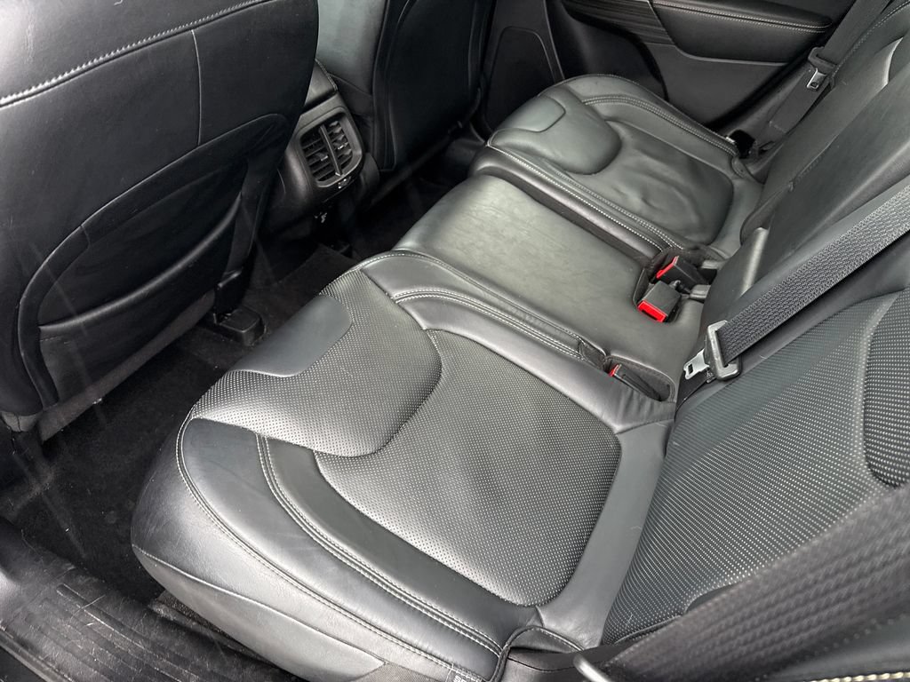Used 2014 Jeep Cherokee Limited w/ Luxury Group AWD/4WD image 14