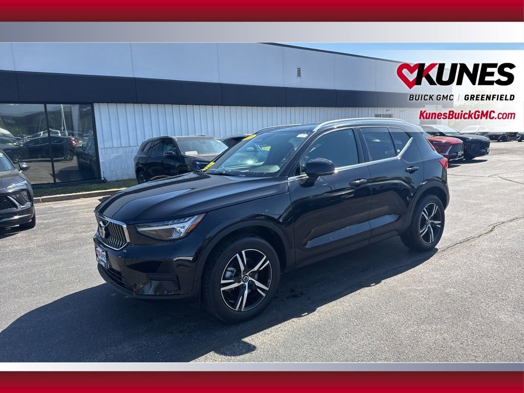 Used 2025 Volvo XC40 B5 Core AWD/4WD image 10