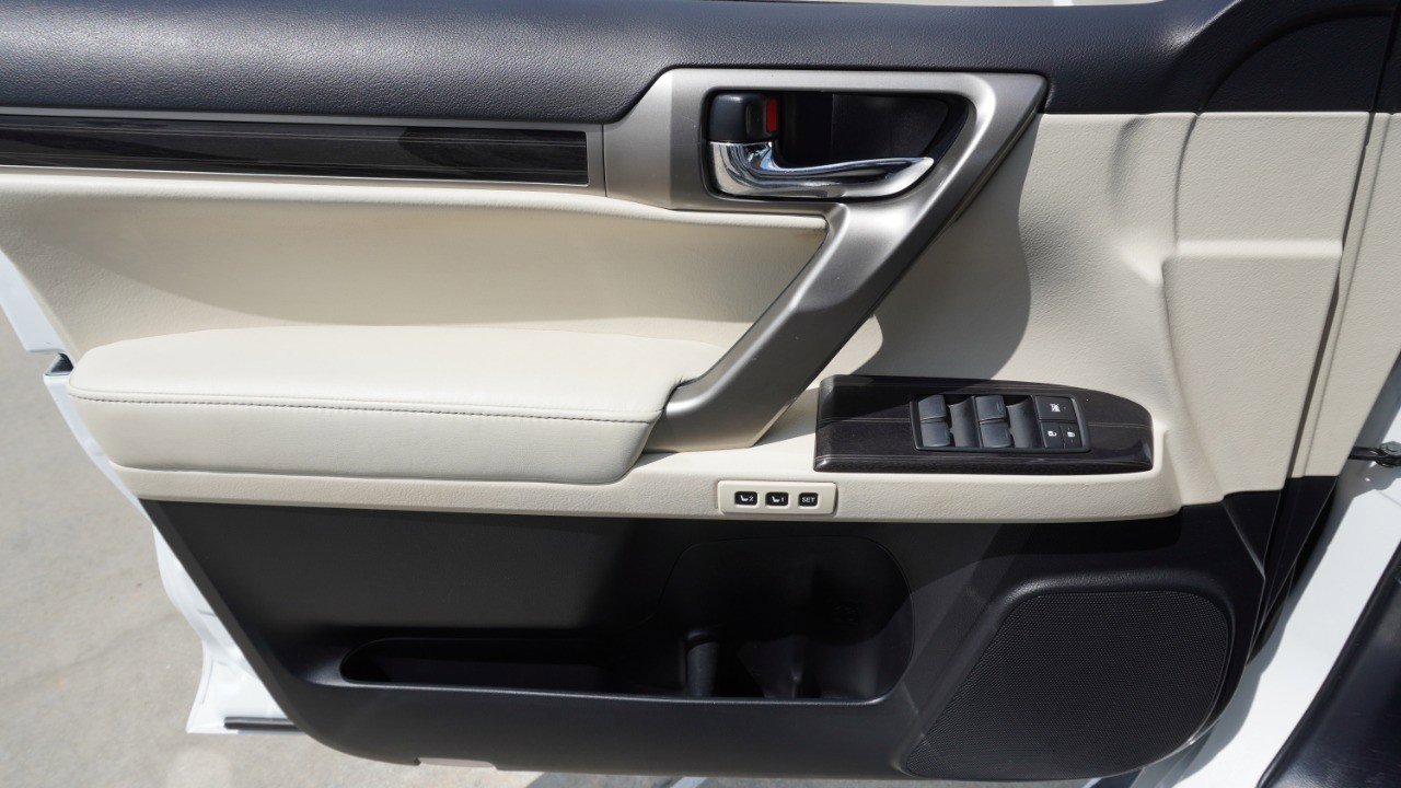 Used 2020 Lexus GX 460 Premium w/ Premium Package image 22