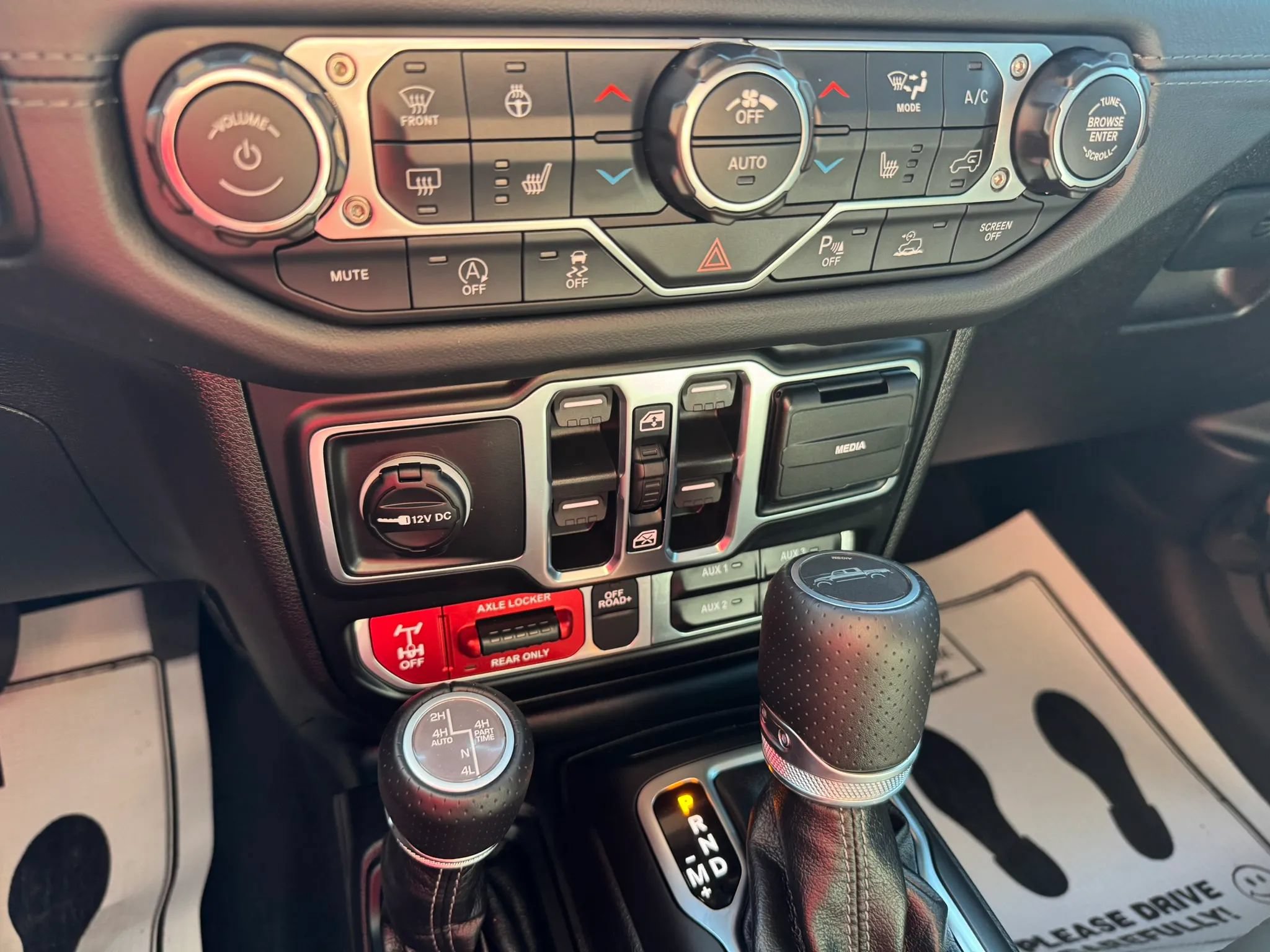 Used 2026 Jeep Gladiator Mojave AWD/4WD image 9