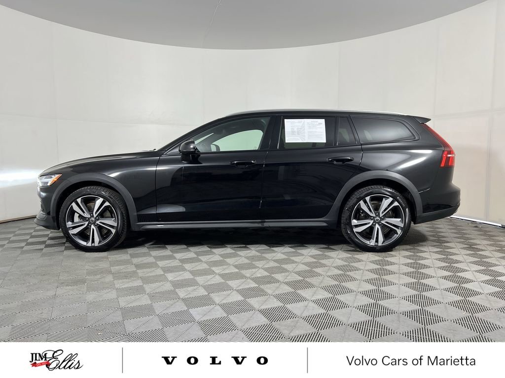 Used 2025 Volvo V60 B5 Cross Country Plus image 6
