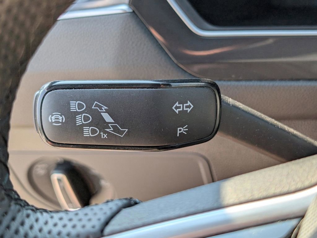 Used 2022 Volkswagen Tiguan SEL R-Line image 22