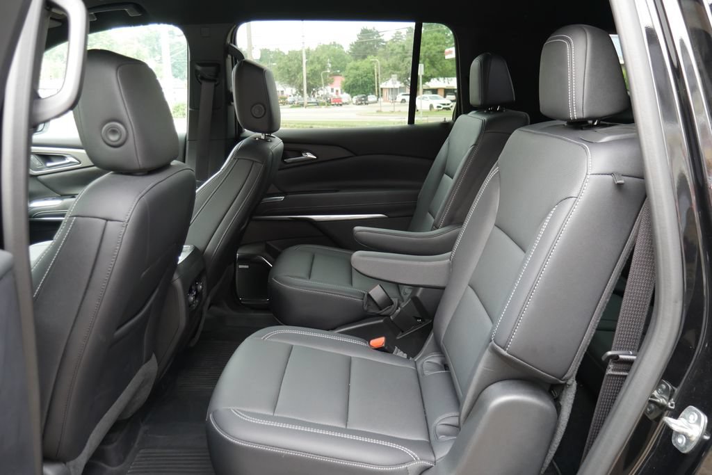 Used 2025 Chevrolet Traverse LT w/ Enhanced Driving Package AWD/4WD image 12