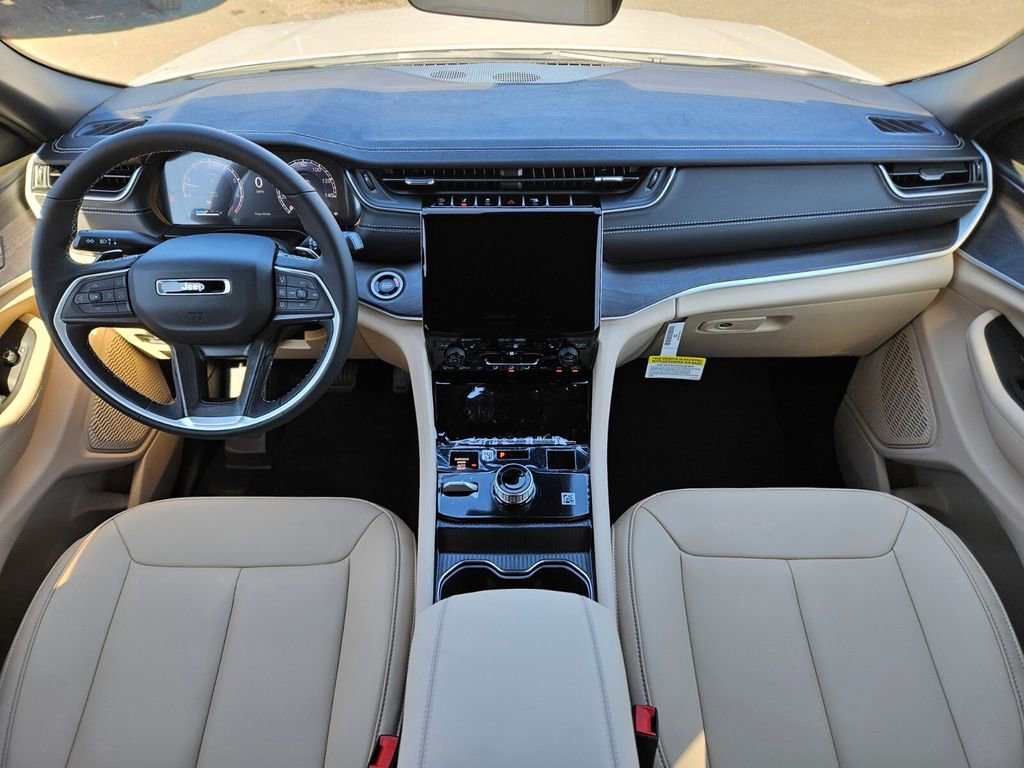New 2025 Jeep Grand Cherokee Limited image 12