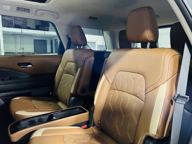 New 2026 Nissan Pathfinder Platinum image 28