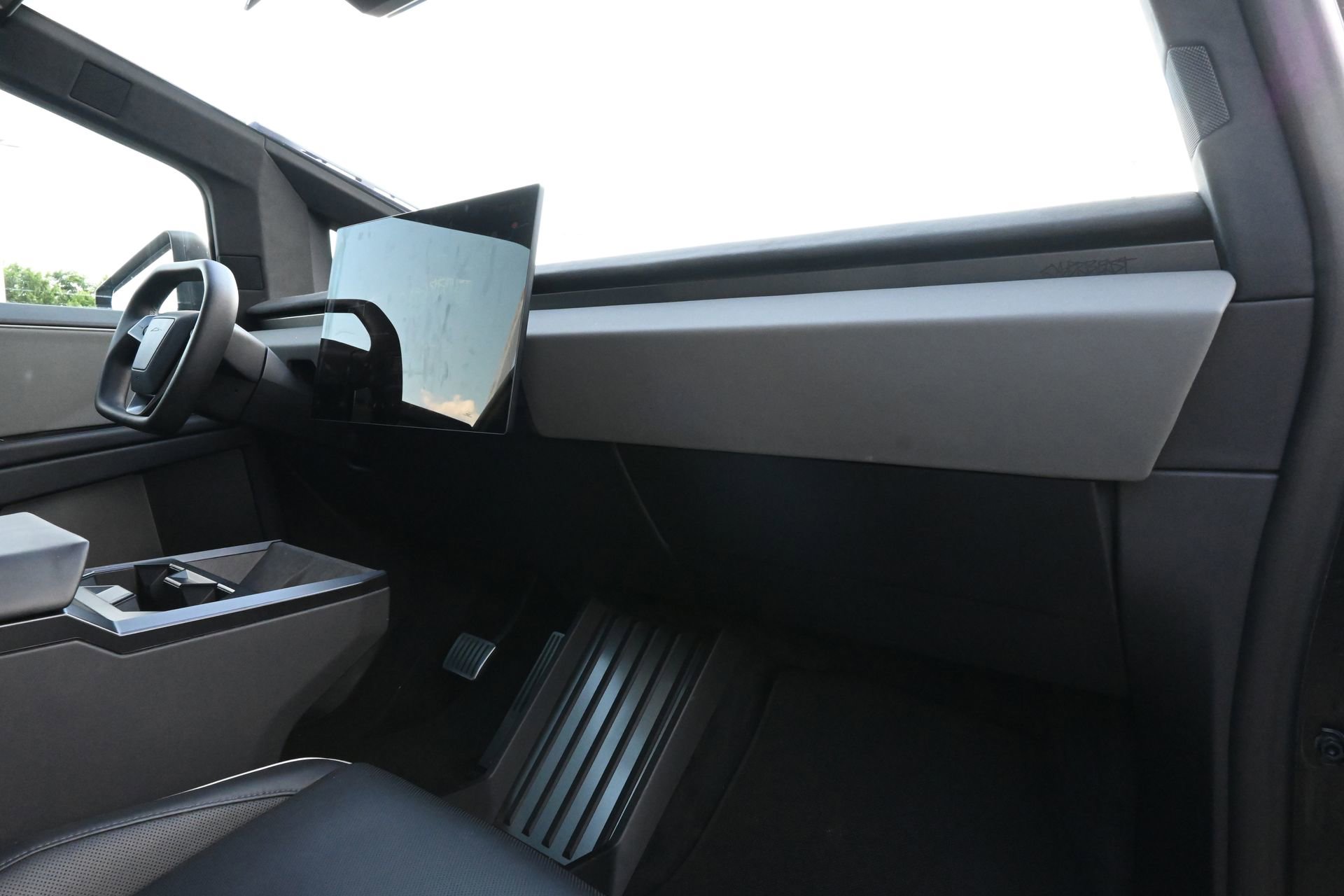 Used 2024 Tesla Cybertruck Cyberbeast AWD/4WD image 23