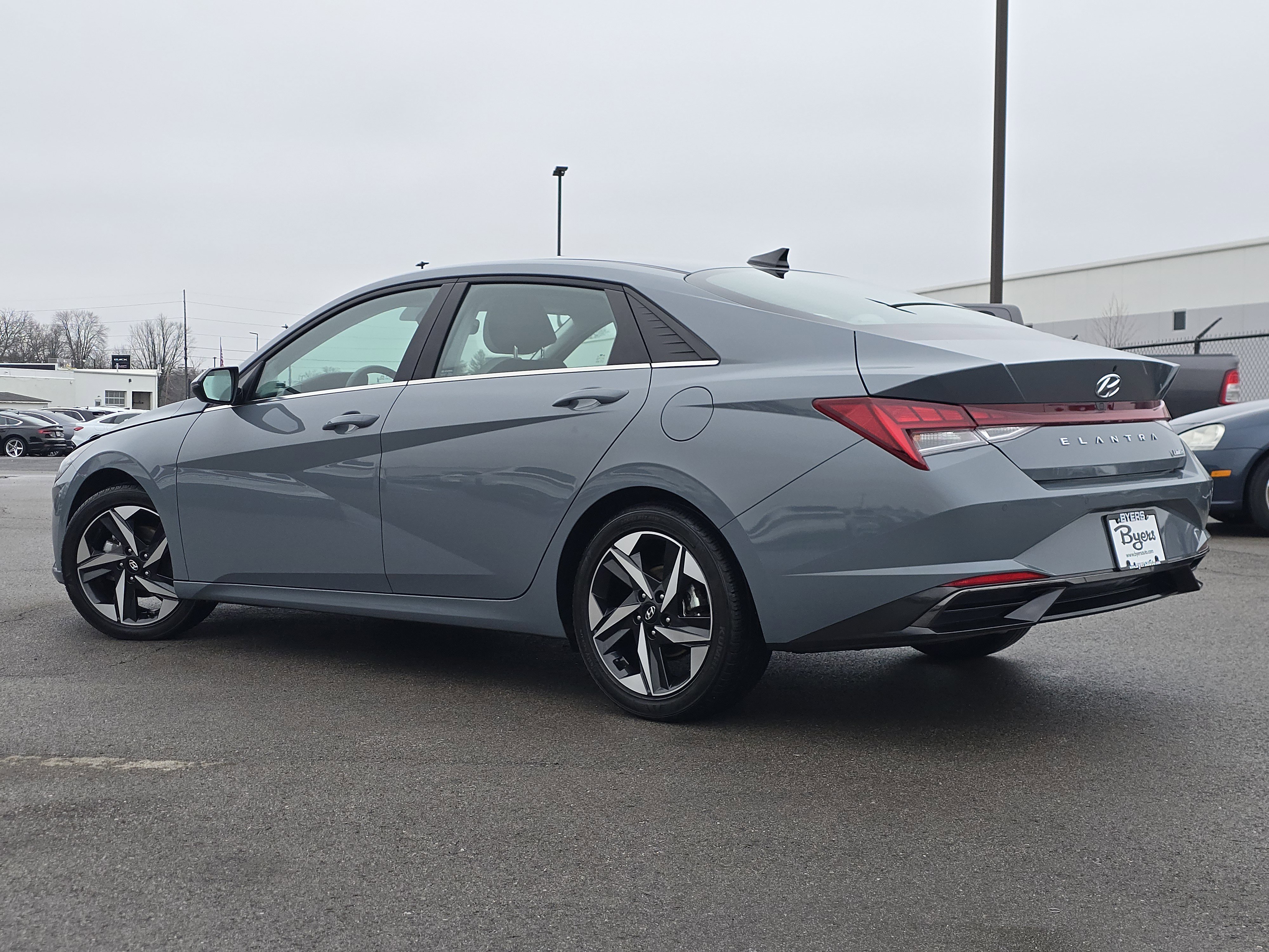 Used 2022 Hyundai Elantra Limited w/ Cargo Package image 5