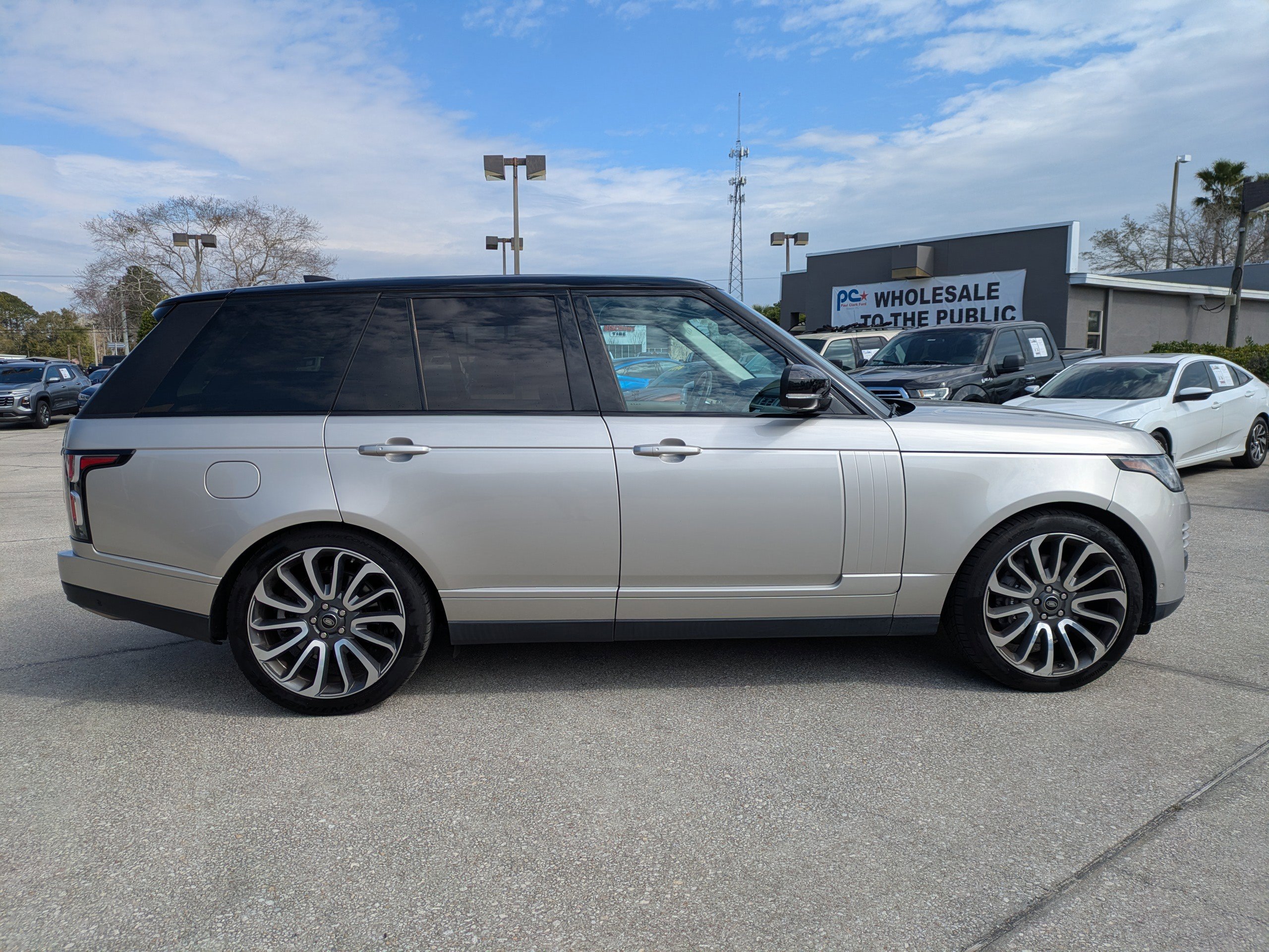 Used 2018 Land Rover Range Rover HSE image 3