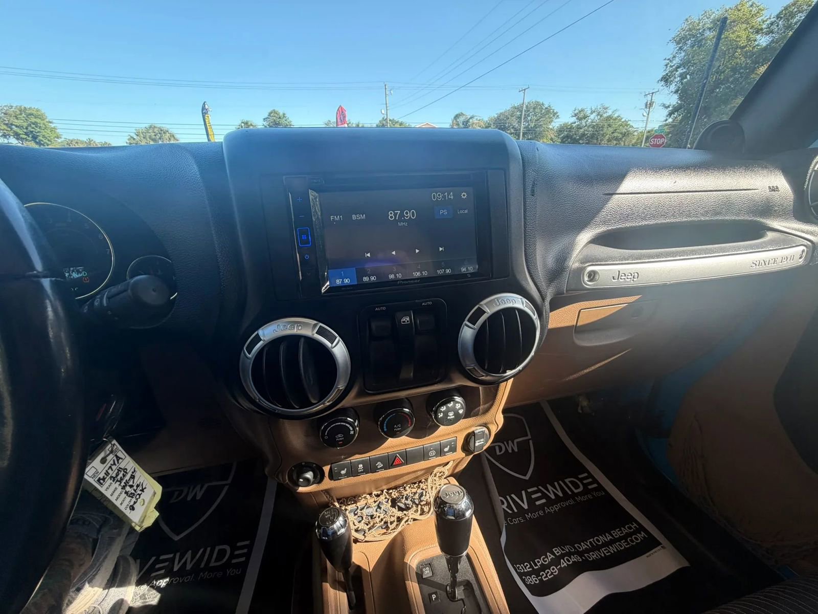 Used 2011 Jeep Wrangler Sahara AWD/4WD image 11