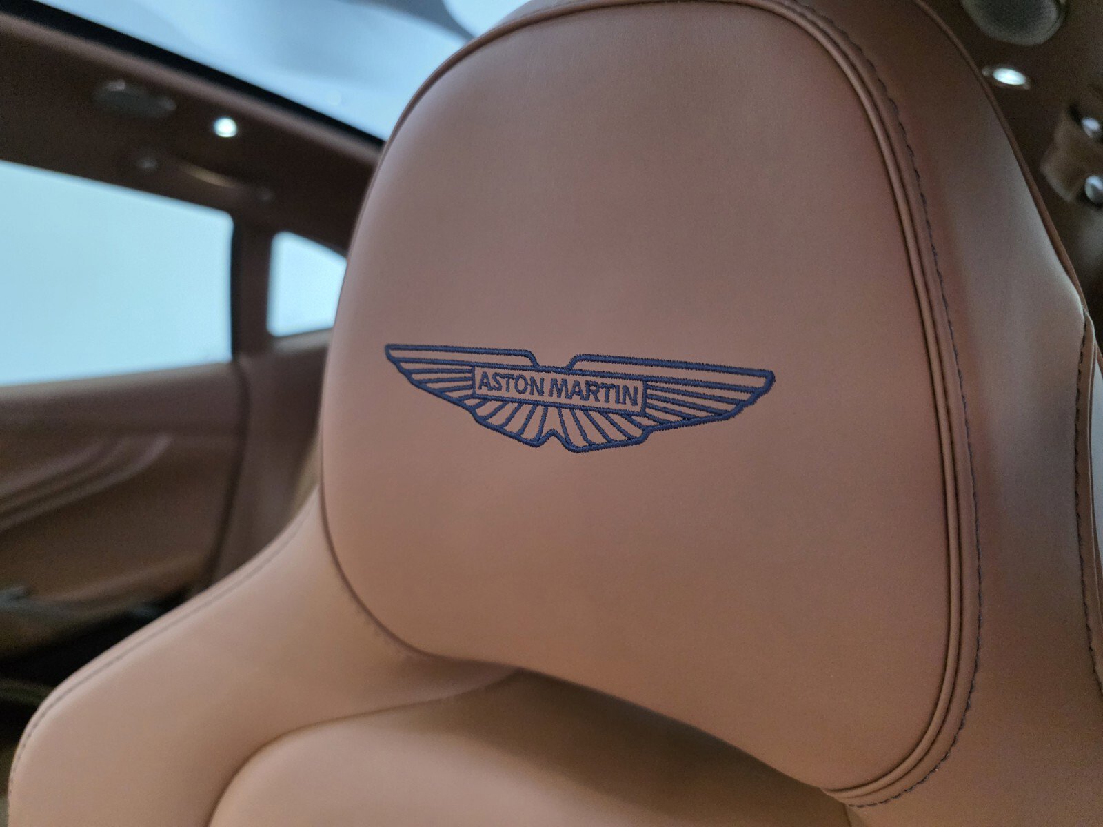 Used 2025 Aston Martin DBX 707 image 5
