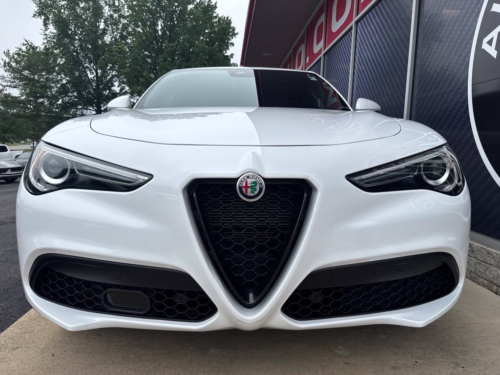 Used 2023 Alfa Romeo Stelvio Sprint AWD/4WD image 8