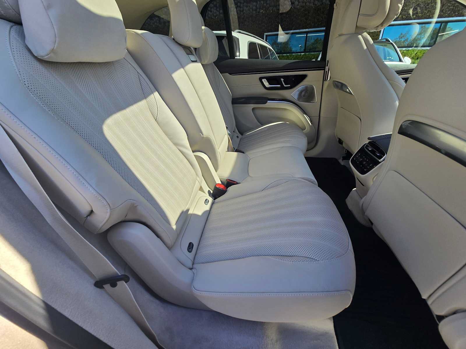 New 2027 Mercedes-Benz EQS 400 4MATIC SUV image 12