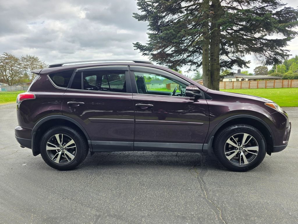 Used 2017 Toyota RAV4 XLE AWD/4WD image 7