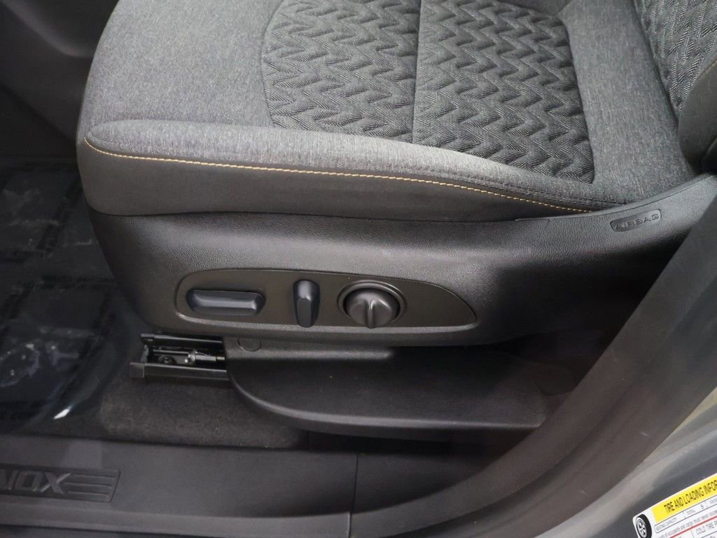 Used 2023 Chevrolet Equinox LT image 29