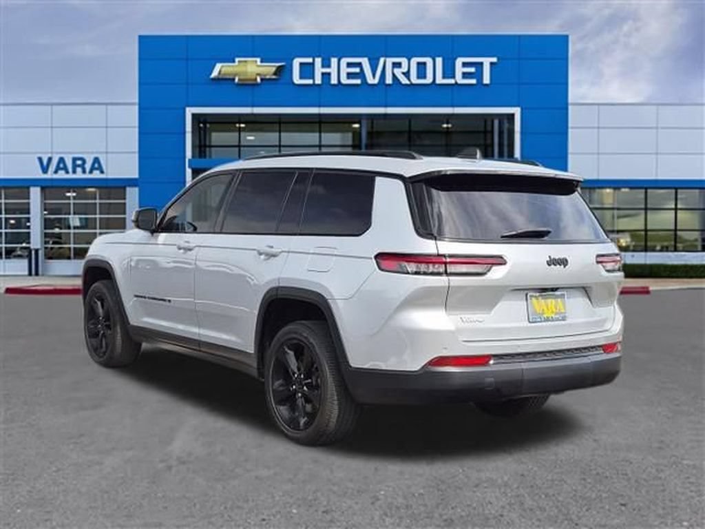 Used 2024 Jeep Grand Cherokee L Altitude RWD image 3