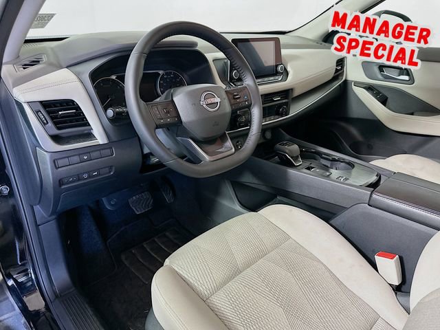 Used 2025 Nissan Rogue SV image 10