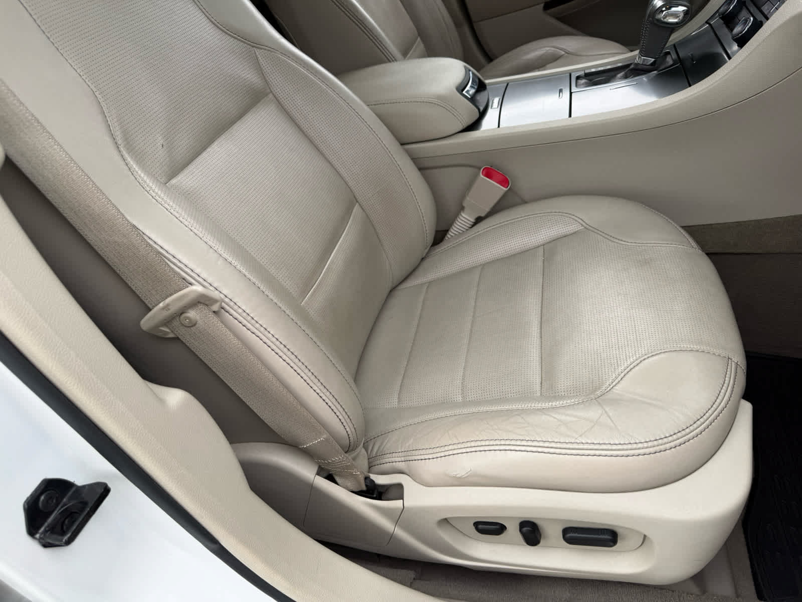 Used 2010 Ford Taurus Limited FWD image 8
