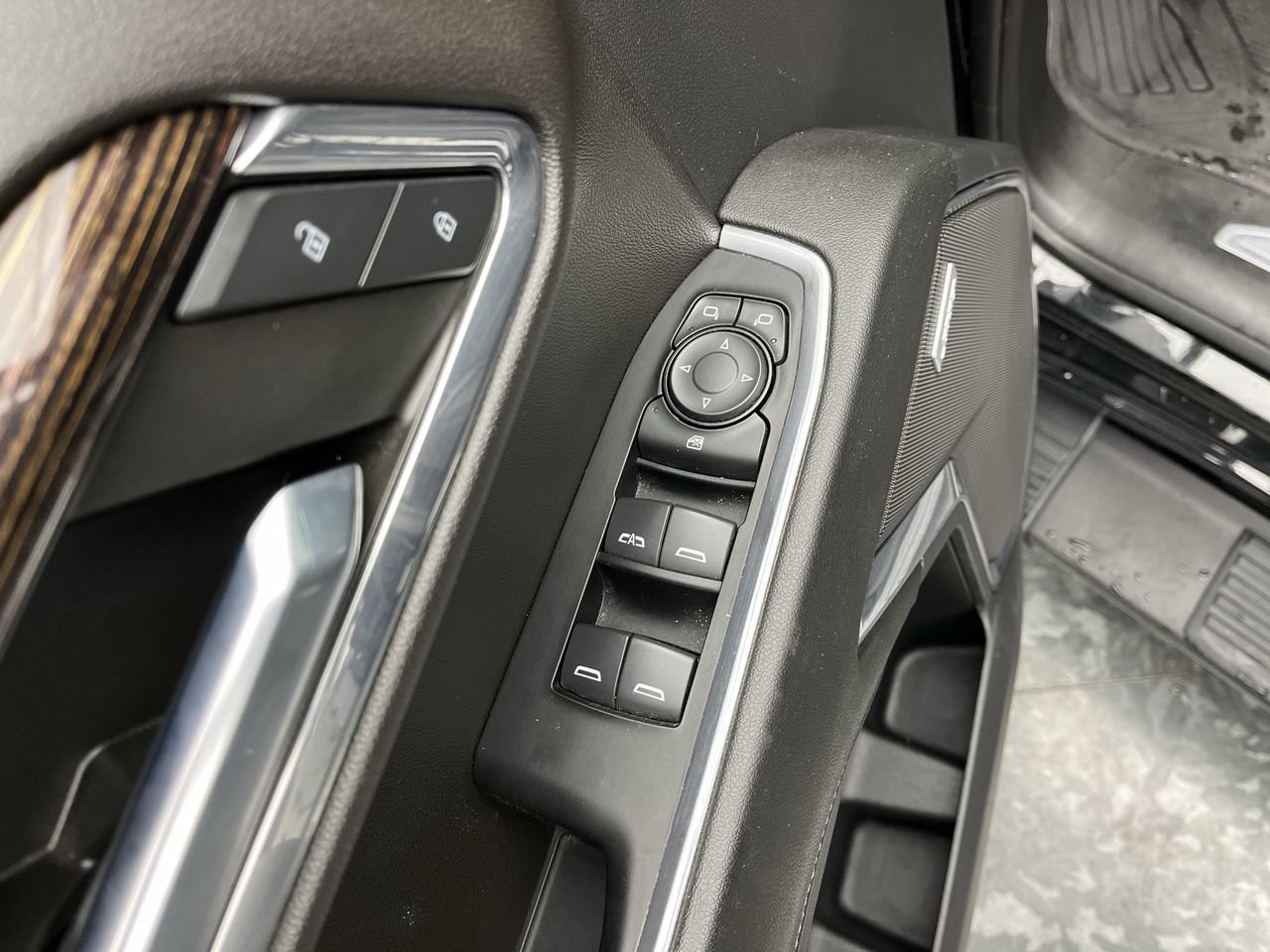 Used 2024 GMC Sierra 1500 Elevation w/ Preferred Package AWD/4WD image 9