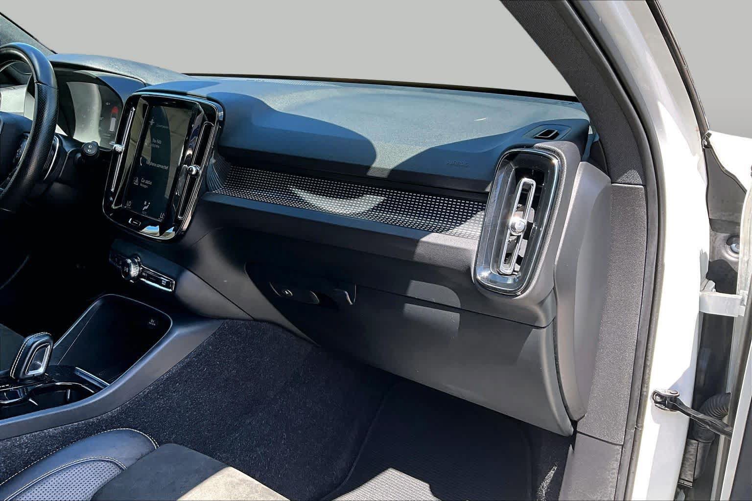 Used 2019 Volvo XC40 AWD T5 image 18