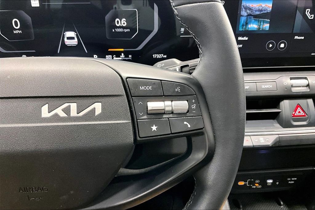 Used 2025 Kia K4 EX FWD image 24