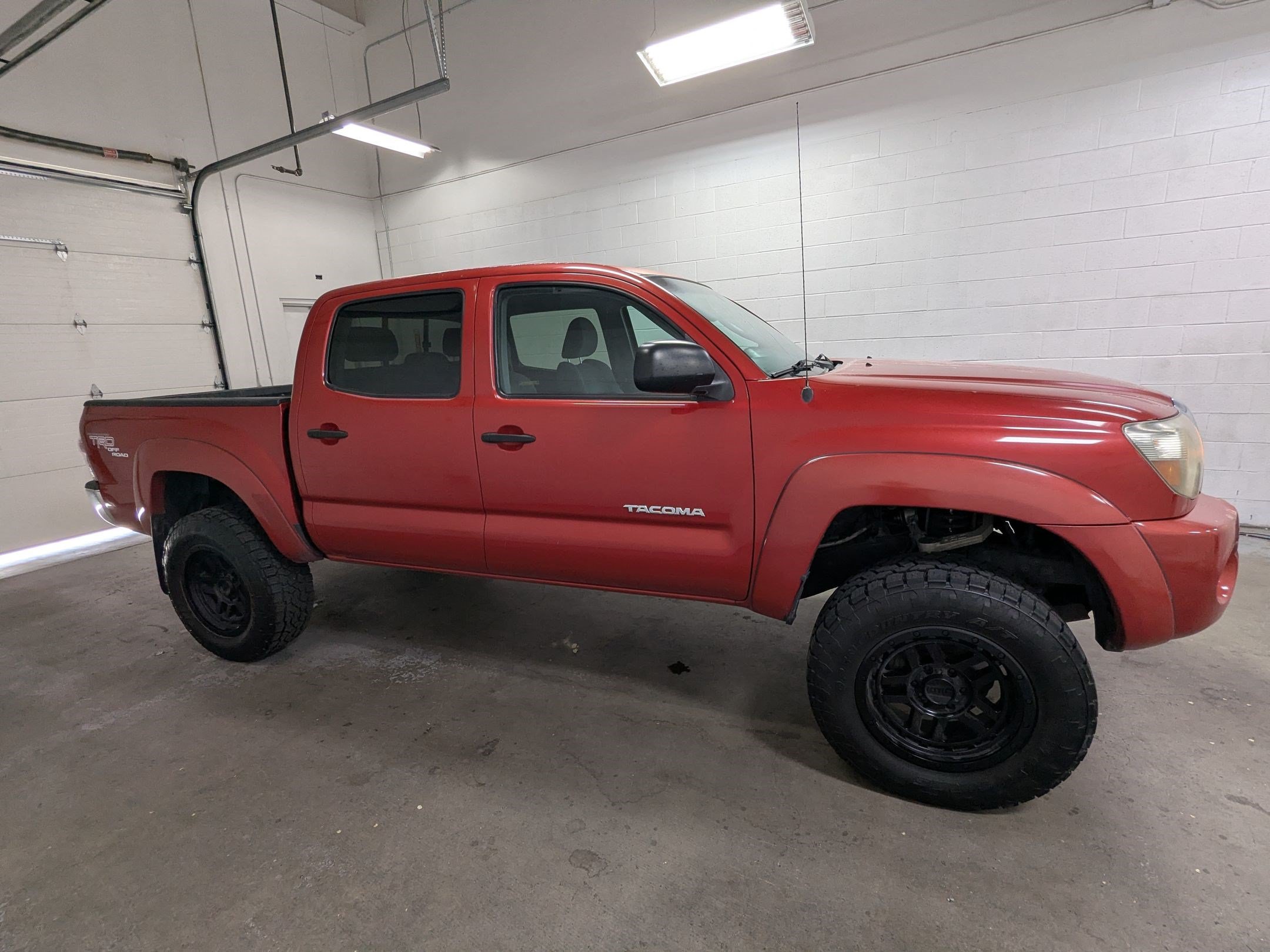 Used 2011 Toyota Tacoma 4x4 Double Cab w/ TRD Off-Road Pkg w/JBL Audio image 3