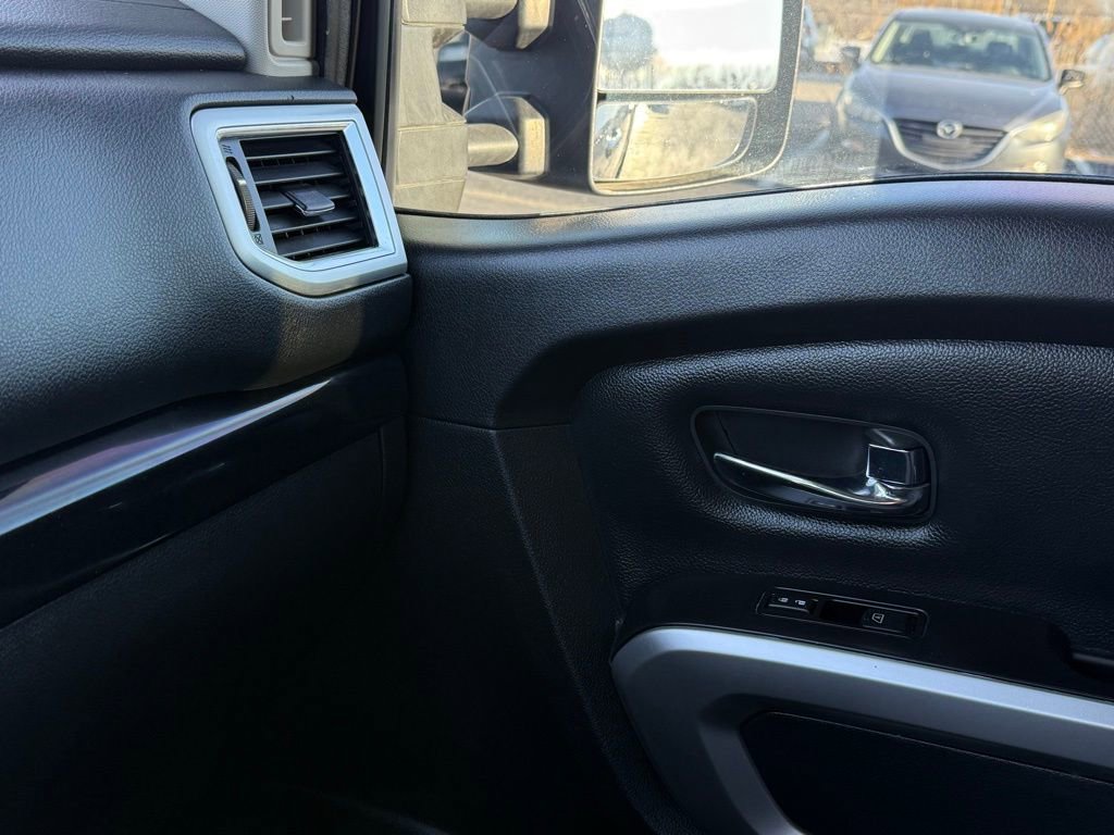 Used 2020 Nissan Titan SV w/ SV Convenience Package image 46