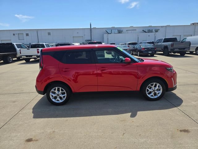 Used 2025 Kia Soul LX w/ LX Technology Package FWD image 12