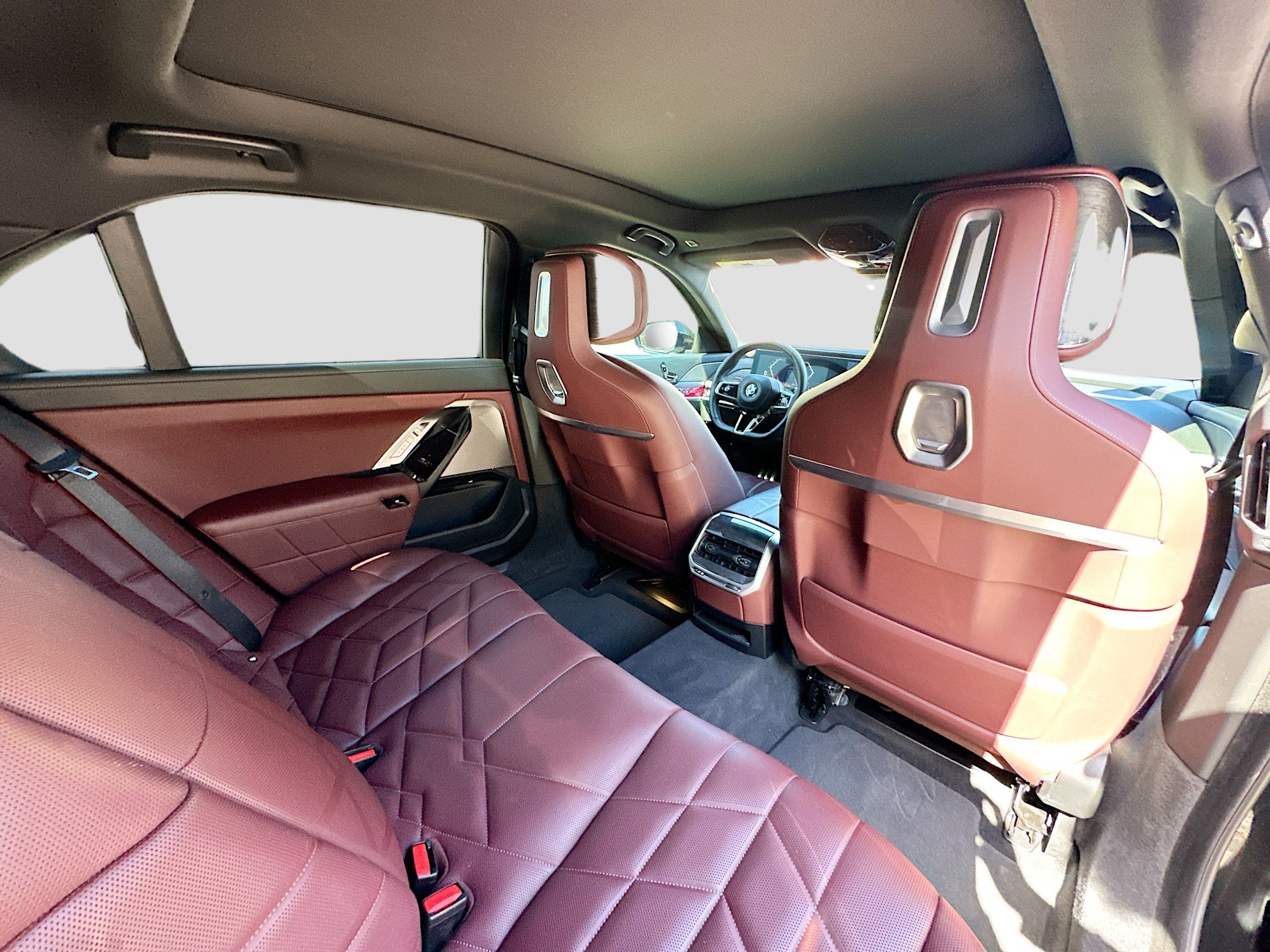 Used 2023 BMW 760i xDrive image 32