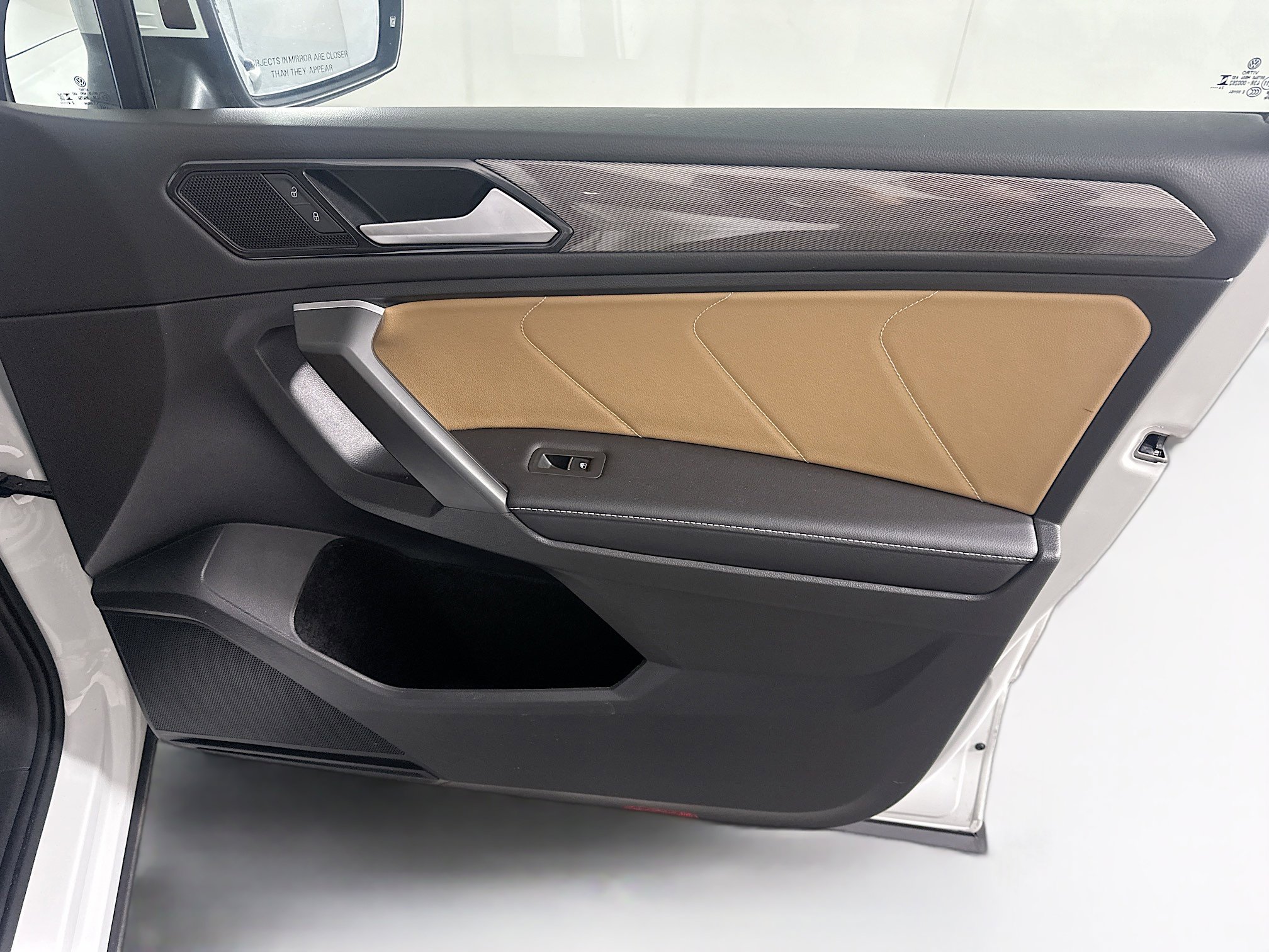 Used 2024 Volkswagen Tiguan SE image 31