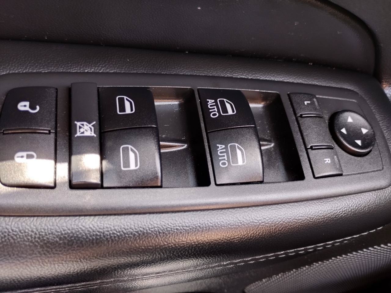 Used 2018 Jeep Grand Cherokee Altitude AWD/4WD image 26