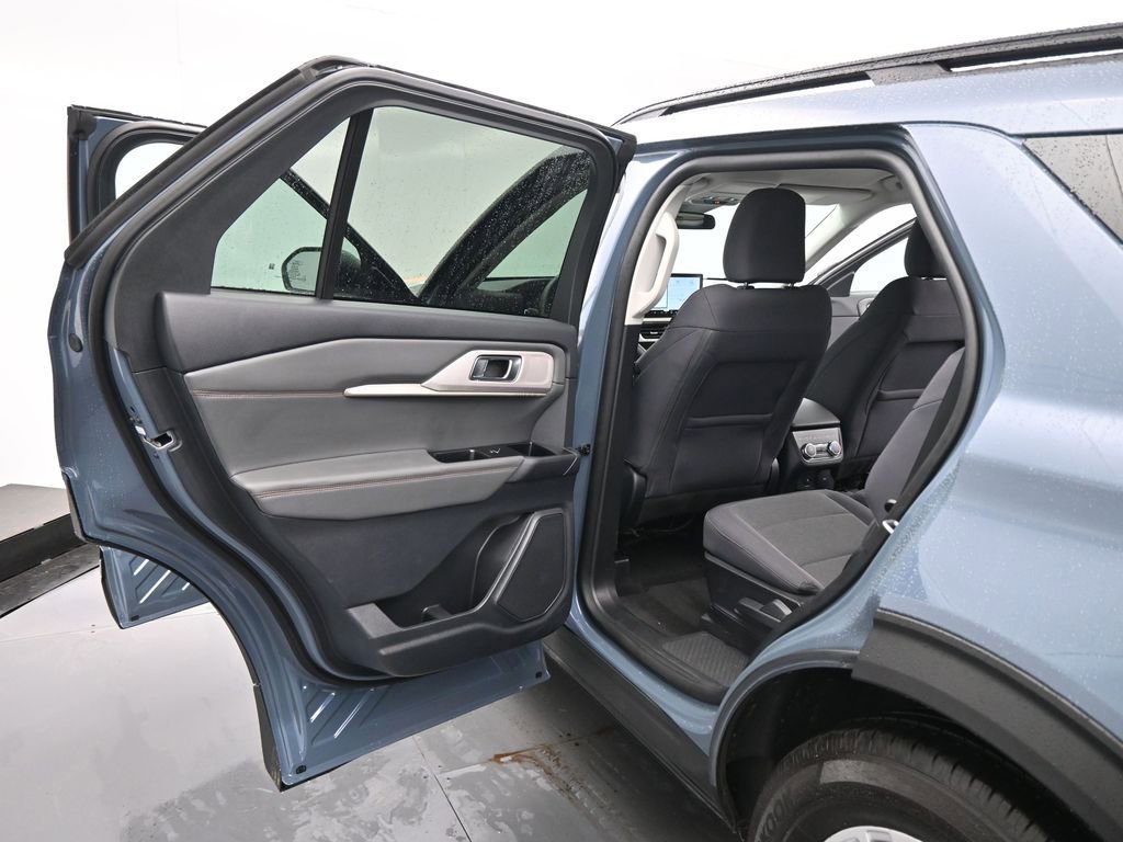 Certified 2025 Ford Explorer Active image 16