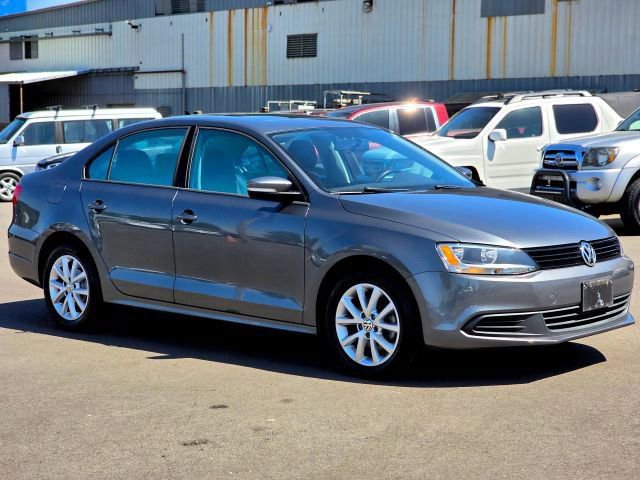 Used 2011 Volkswagen Jetta SE FWD image 1