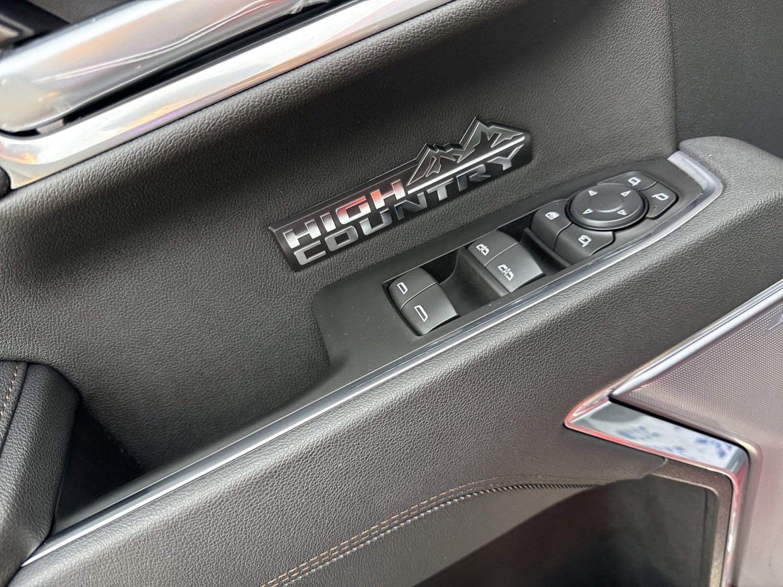 Used 2025 Chevrolet Silverado 1500 High Country w/ High Country Premium Package image 13