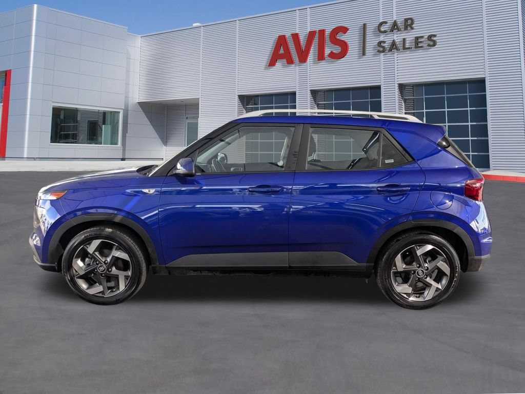 Used 2025 Hyundai Venue SEL FWD image 2
