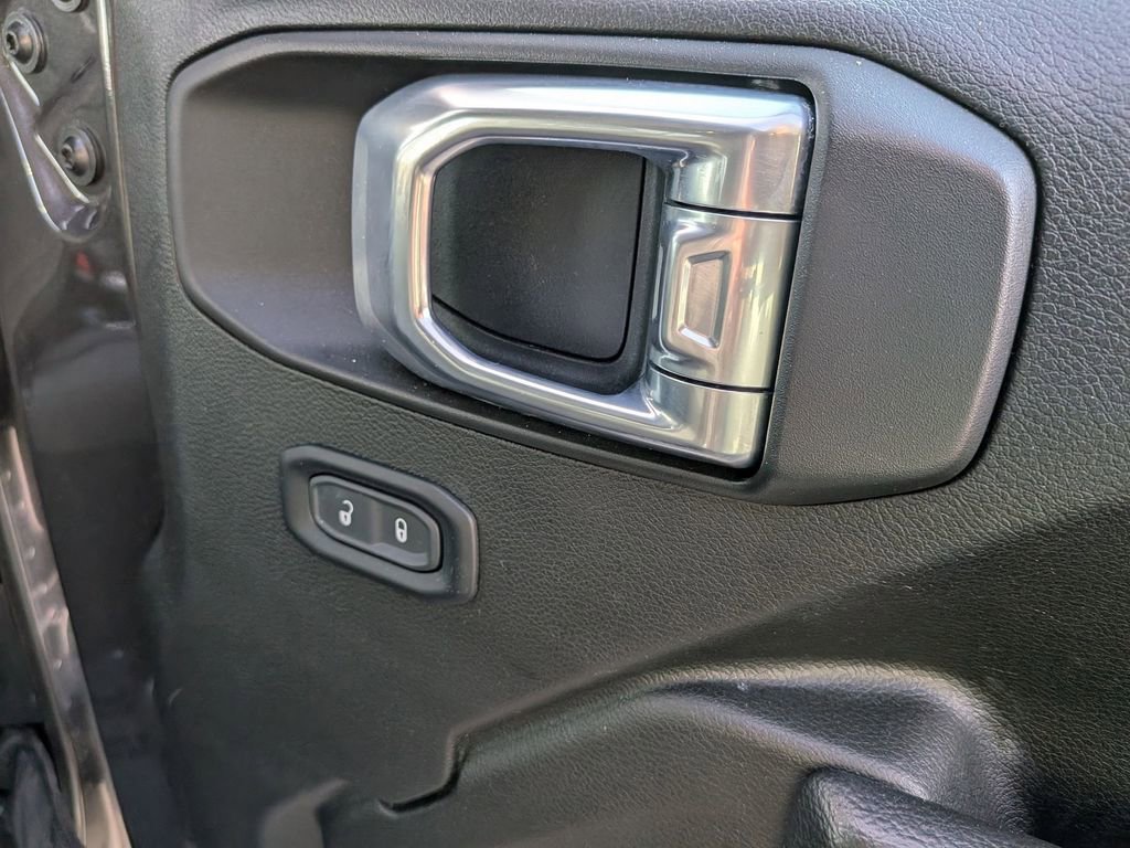 Used 2025 Jeep Wrangler Unlimited Rubicon w/ Convenience Group image 32