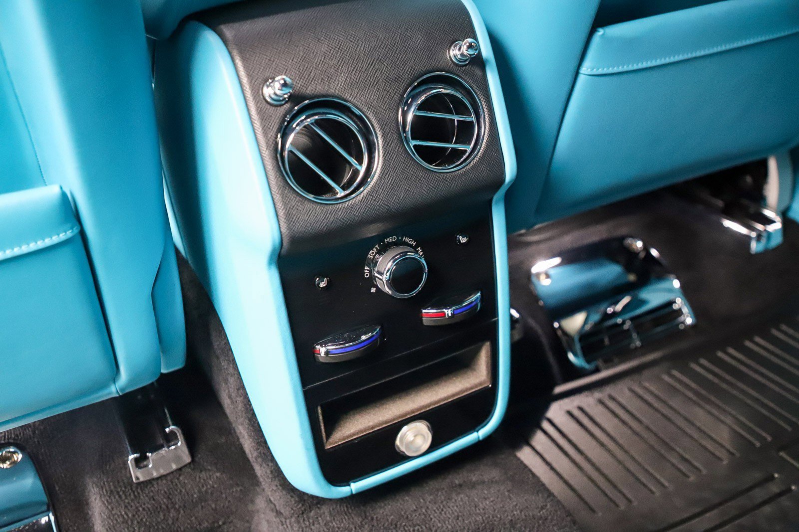 Used 2023 Rolls-Royce Cullinan AWD/4WD image 24