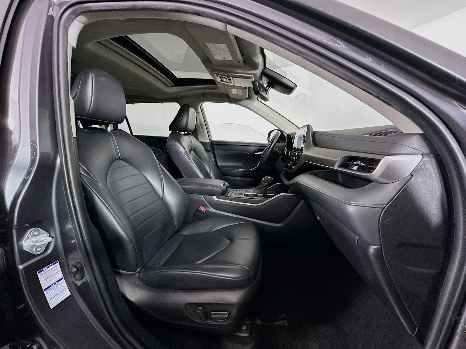 Used 2022 Toyota Highlander XLE AWD/4WD image 31