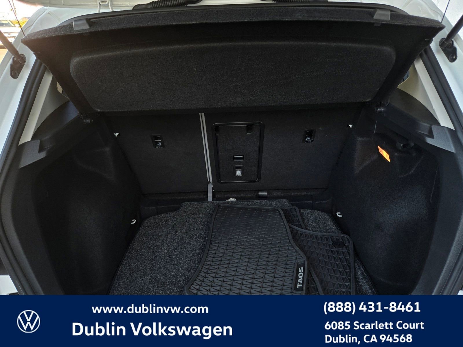 Certified 2022 Volkswagen Taos SE w/ Panoramic Sunroof Package image 10