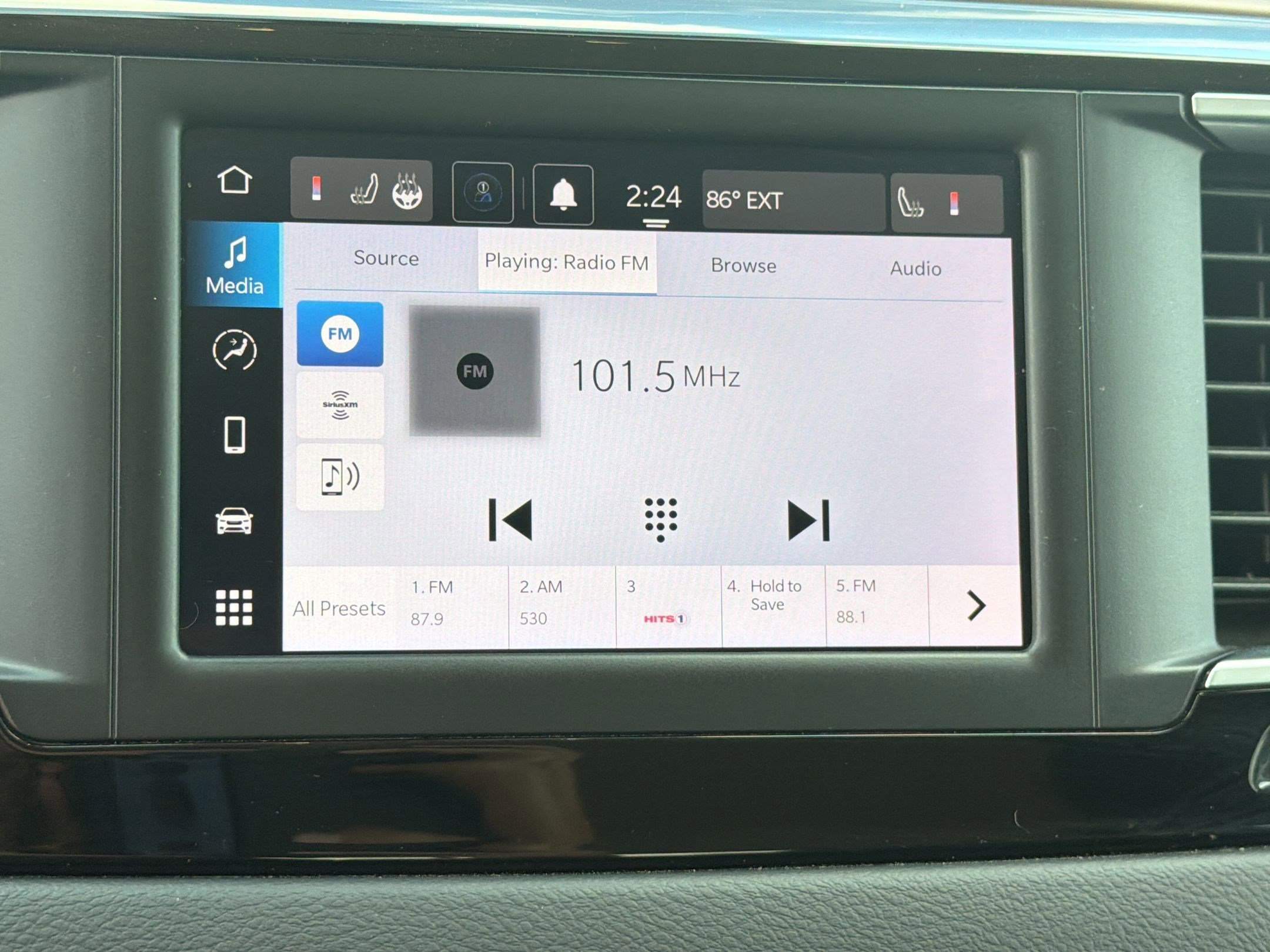 Used 2024 Chrysler Voyager LX image 23