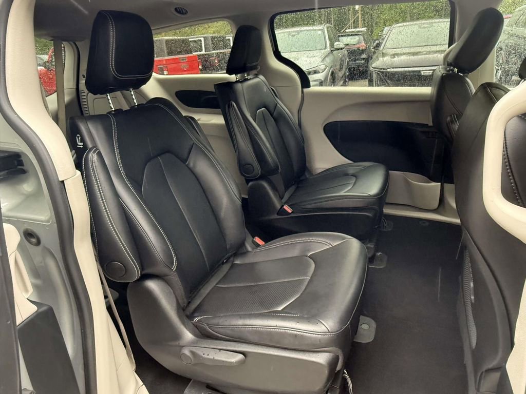 Used 2024 Chrysler Pacifica Select FWD image 10